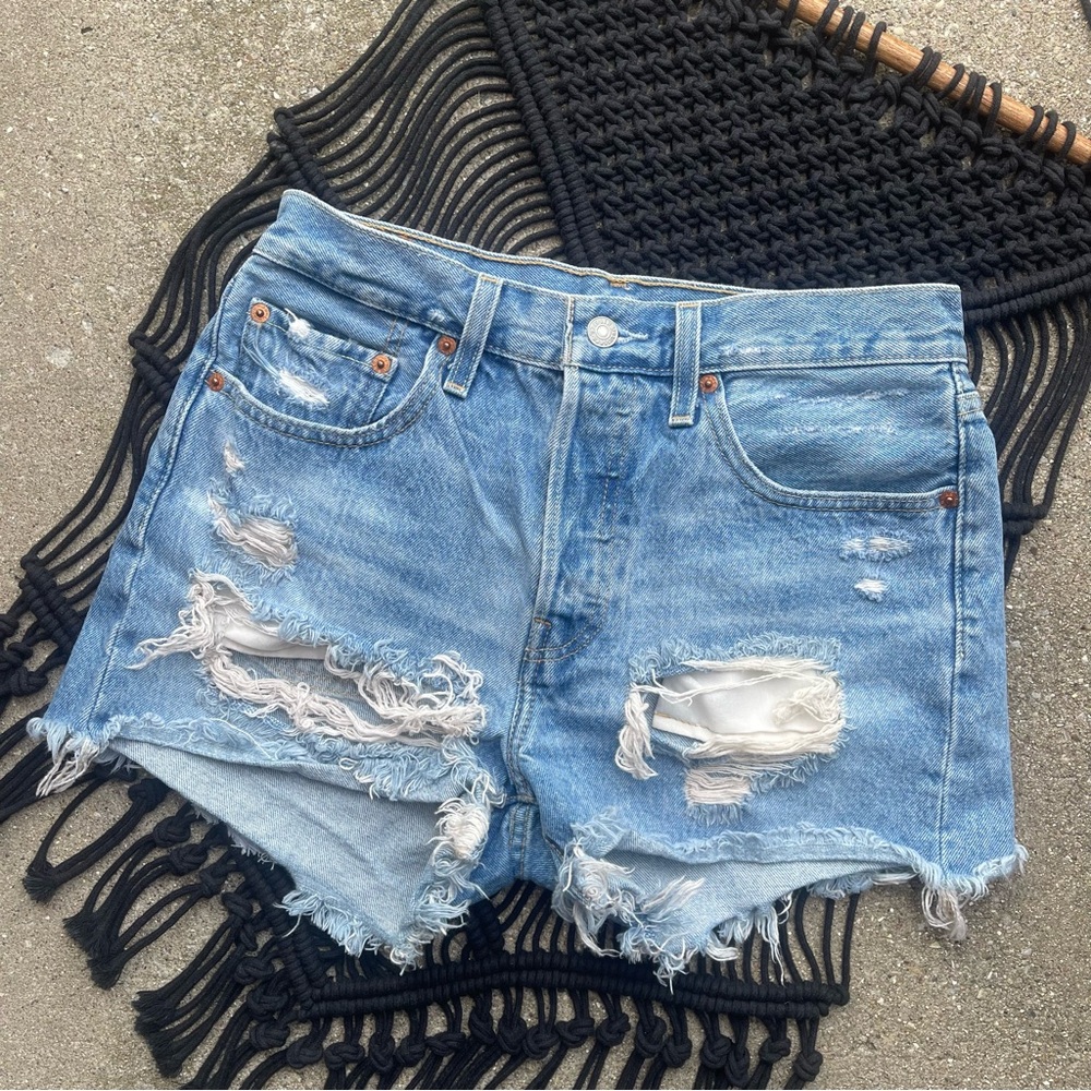 Levi’s Premium Distressed Jean Shorts Size 27